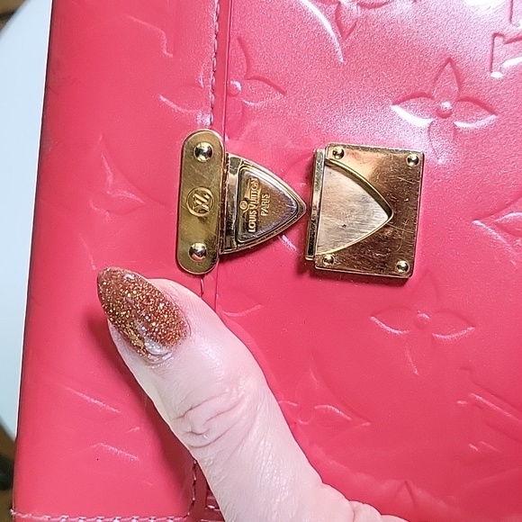 Louis Vuitton Vernis Trifold Short Wallet - Picture 10 of 13